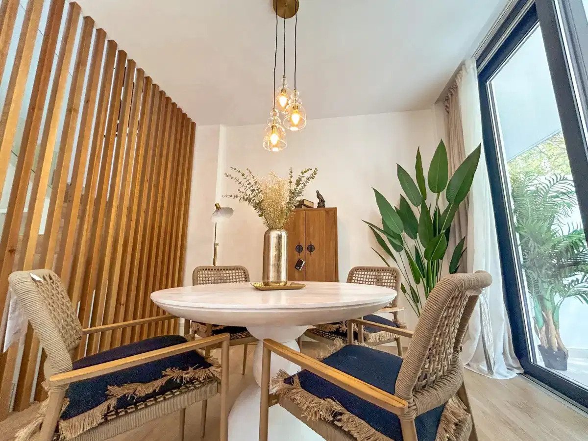 3-Zimmer, 3-Badezimmer Stadthaus in El Limonar, Malaga – Luxuriöses Boutique-Wohnen in der Nähe des Strandes