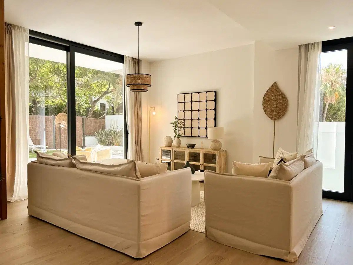 3-Zimmer, 3-Badezimmer Stadthaus in El Limonar, Malaga – Luxuriöses Boutique-Wohnen in der Nähe des Strandes