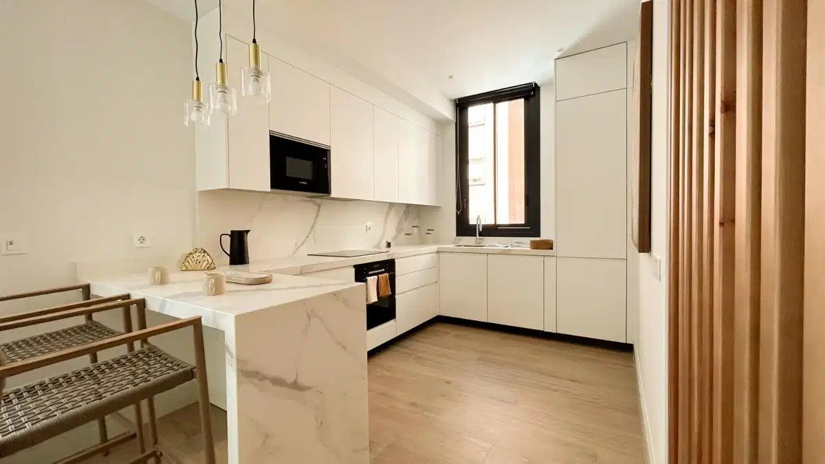 3-Zimmer, 3-Badezimmer Stadthaus in El Limonar, Malaga – Luxuriöses Boutique-Wohnen in der Nähe des Strandes
