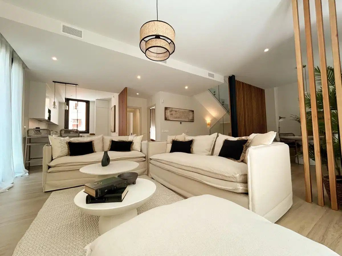 3-Zimmer, 3-Badezimmer Stadthaus in El Limonar, Malaga – Luxuriöses Boutique-Wohnen in der Nähe des Strandes