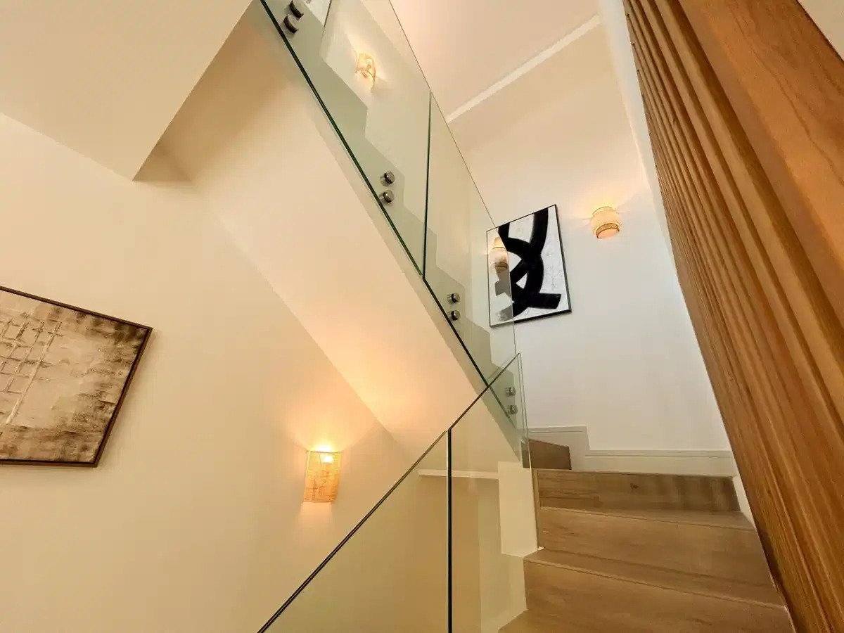 3-Zimmer, 3-Badezimmer Stadthaus in El Limonar, Malaga – Luxuriöses Boutique-Wohnen in der Nähe des Strandes