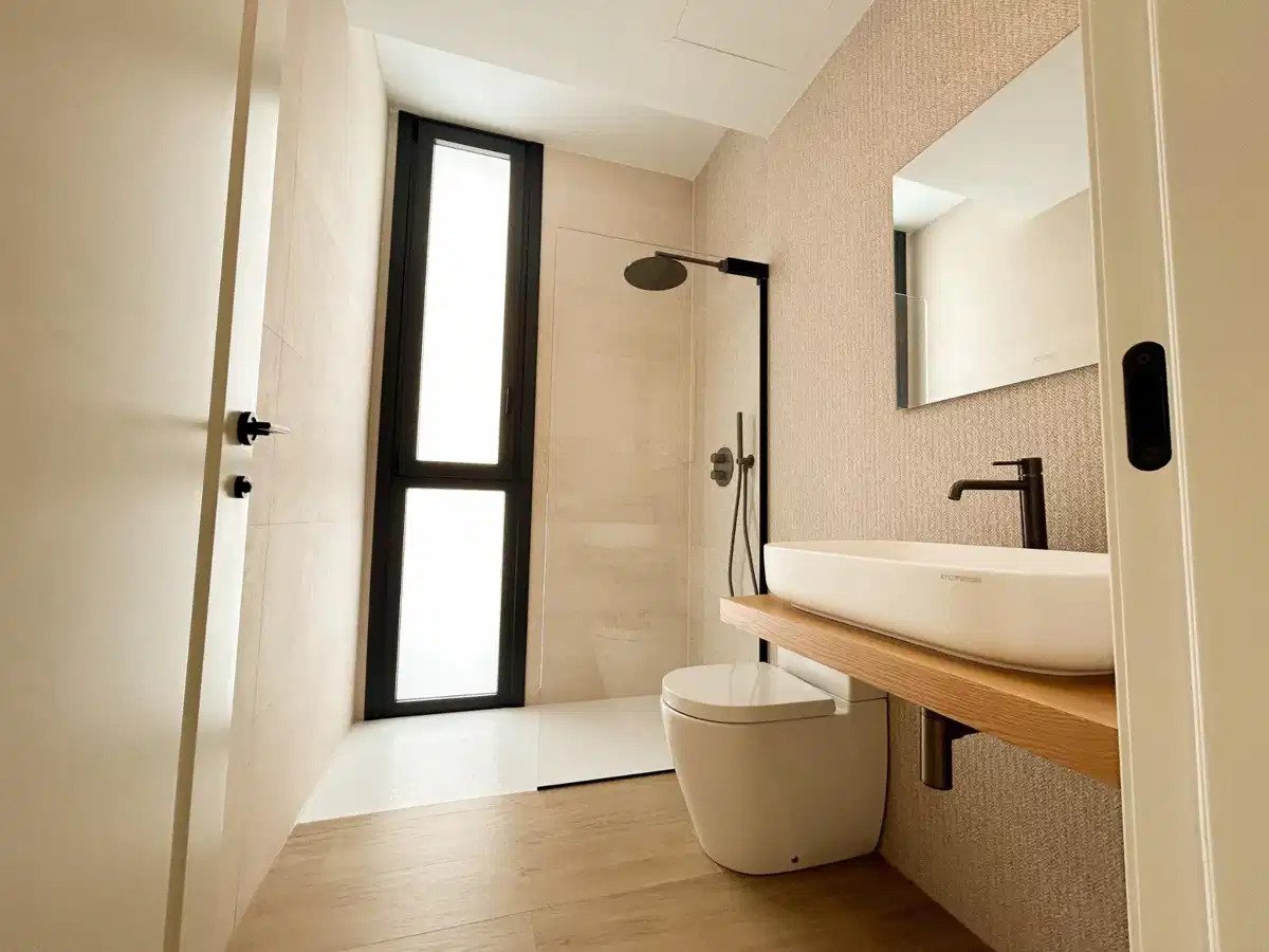 3-Zimmer, 3-Badezimmer Stadthaus in El Limonar, Malaga – Luxuriöses Boutique-Wohnen in der Nähe des Strandes