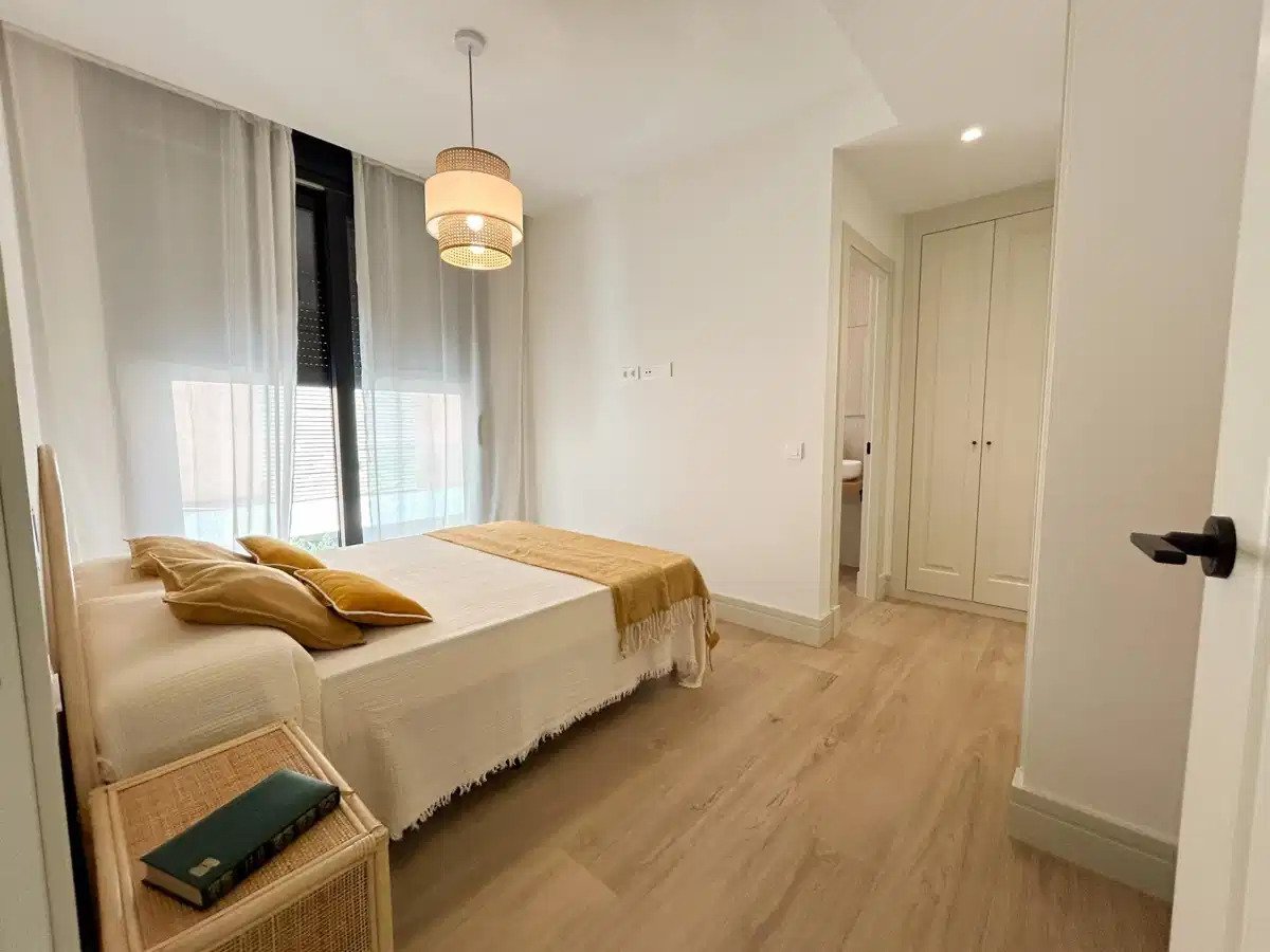 3-Zimmer, 3-Badezimmer Stadthaus in El Limonar, Malaga – Luxuriöses Boutique-Wohnen in der Nähe des Strandes