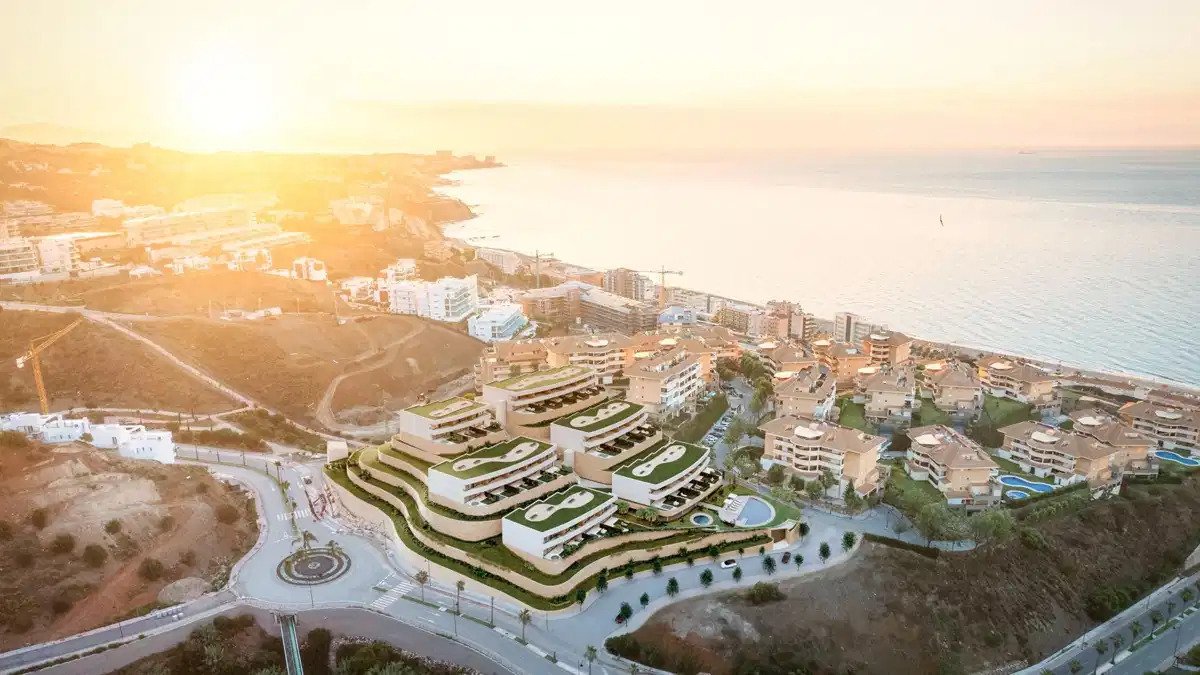 3-Zimmer-Reihenhaus mit 2 Badezimmern, Meerblick und privatem Garten in der Nähe von Fuengirola