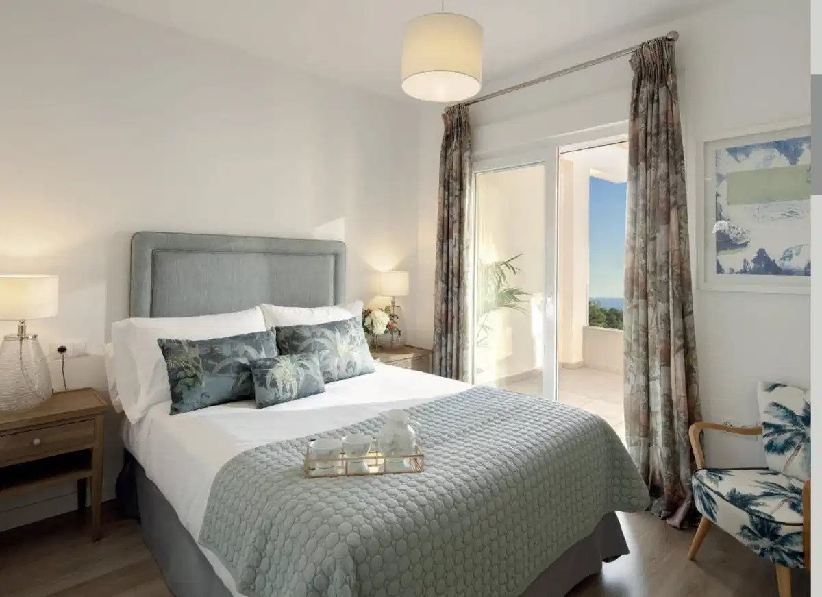 3-Zimmer, 2-Bad-Wohnung mit Dachpool und Panoramablick in Nueva Andalucía