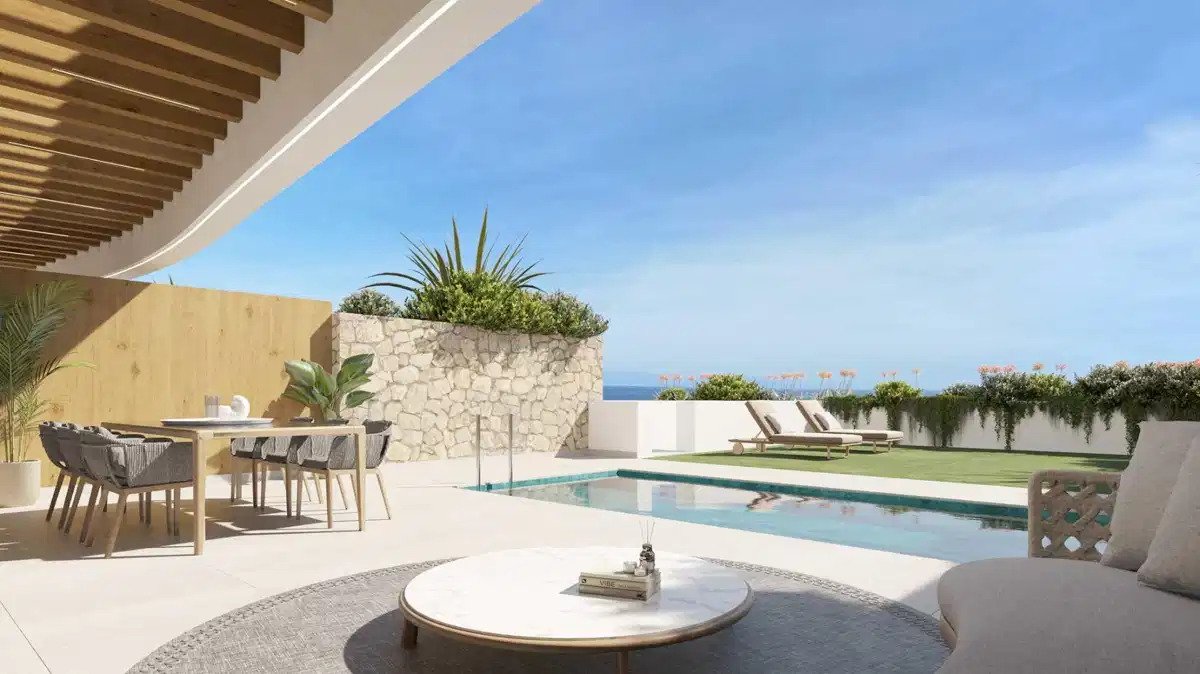 3-Zimmer-Wohnung im Erdgeschoss mit 2 Badezimmern, privatem Garten und Pool, Meerblick