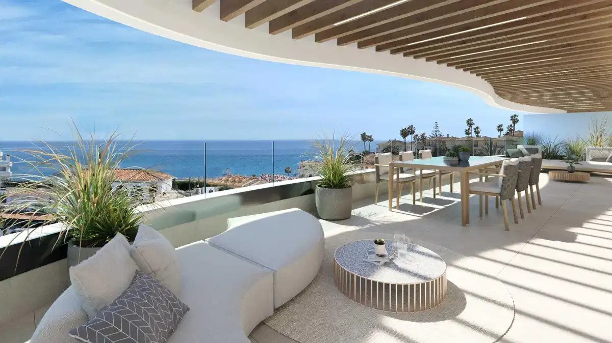 3-Zimmer-Wohnung im Erdgeschoss mit 2 Badezimmern, privatem Garten und Pool, Meerblick