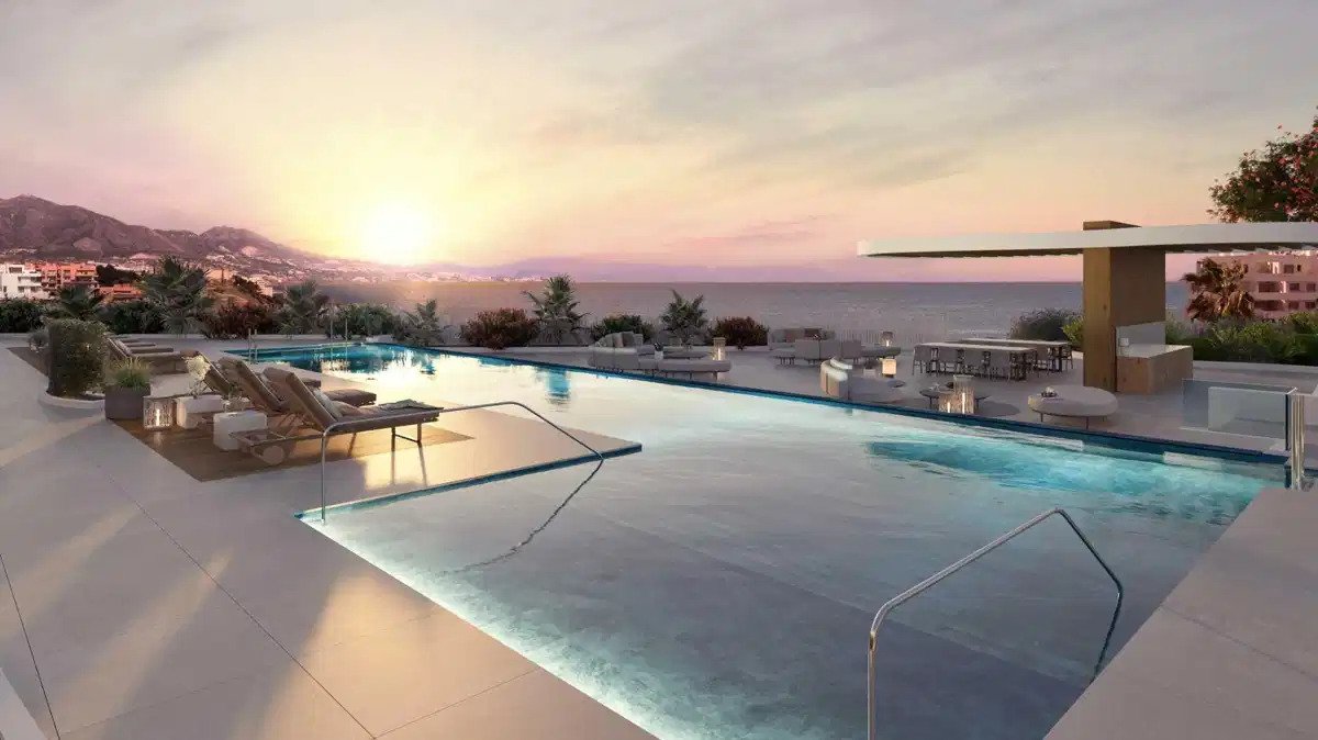 3-Zimmer-Wohnung im Erdgeschoss mit 2 Badezimmern, privatem Garten und Pool, Meerblick