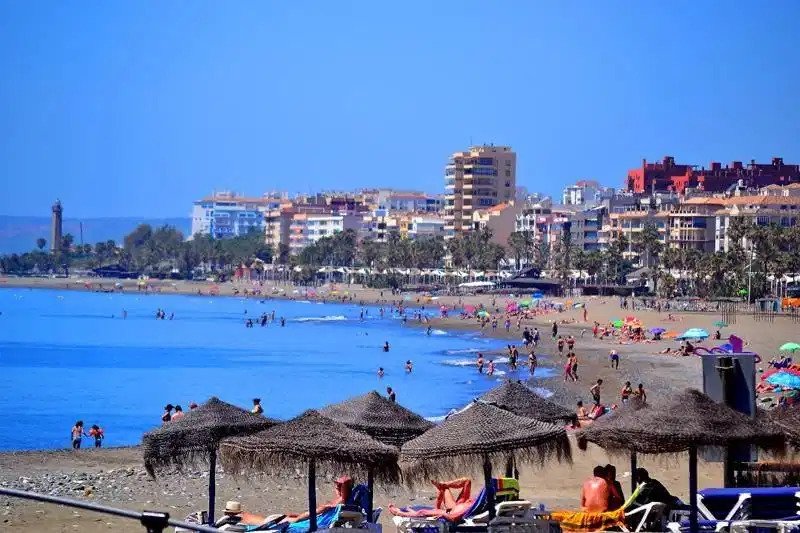 2-Zimmer, 2-Bad-Wohnung in Estepona mit großzügigen Terrassen und modernen Annehmlichkeiten