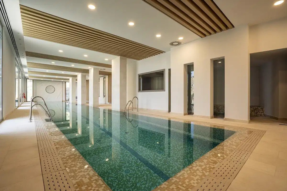 2-Zimmer, 2-Bad Erdgeschosswohnung mit Meerblick und Resort-Annehmlichkeiten in Marbella-Benahavís Hills