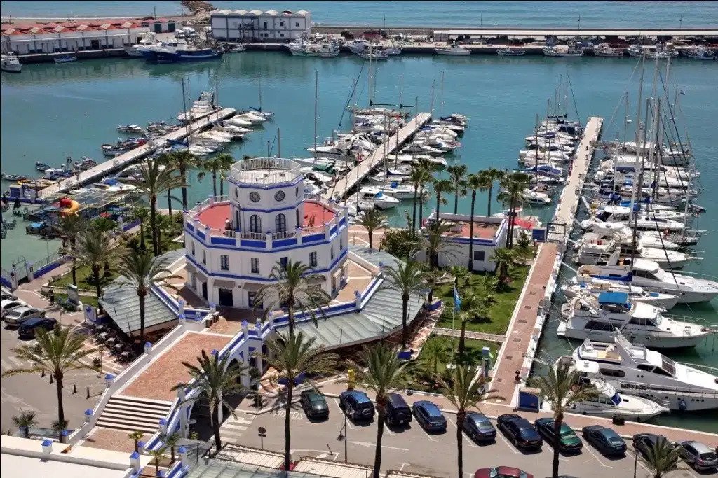 2-Zimmer, 2-Bad-Penthouse mit Meerblick und außergewöhnlichen Annehmlichkeiten in Estepona
