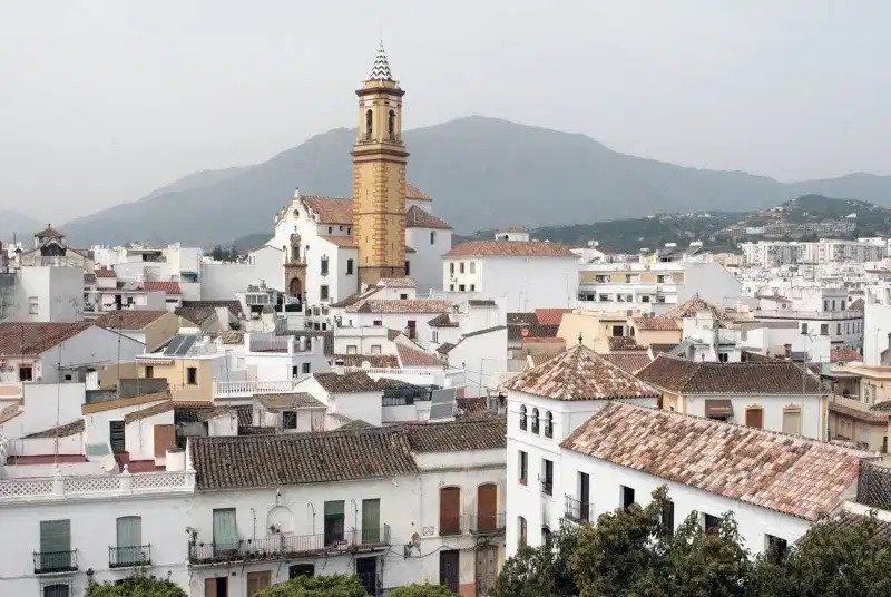 2-Zimmer, 2-Bad-Penthouse mit Meerblick und außergewöhnlichen Annehmlichkeiten in Estepona