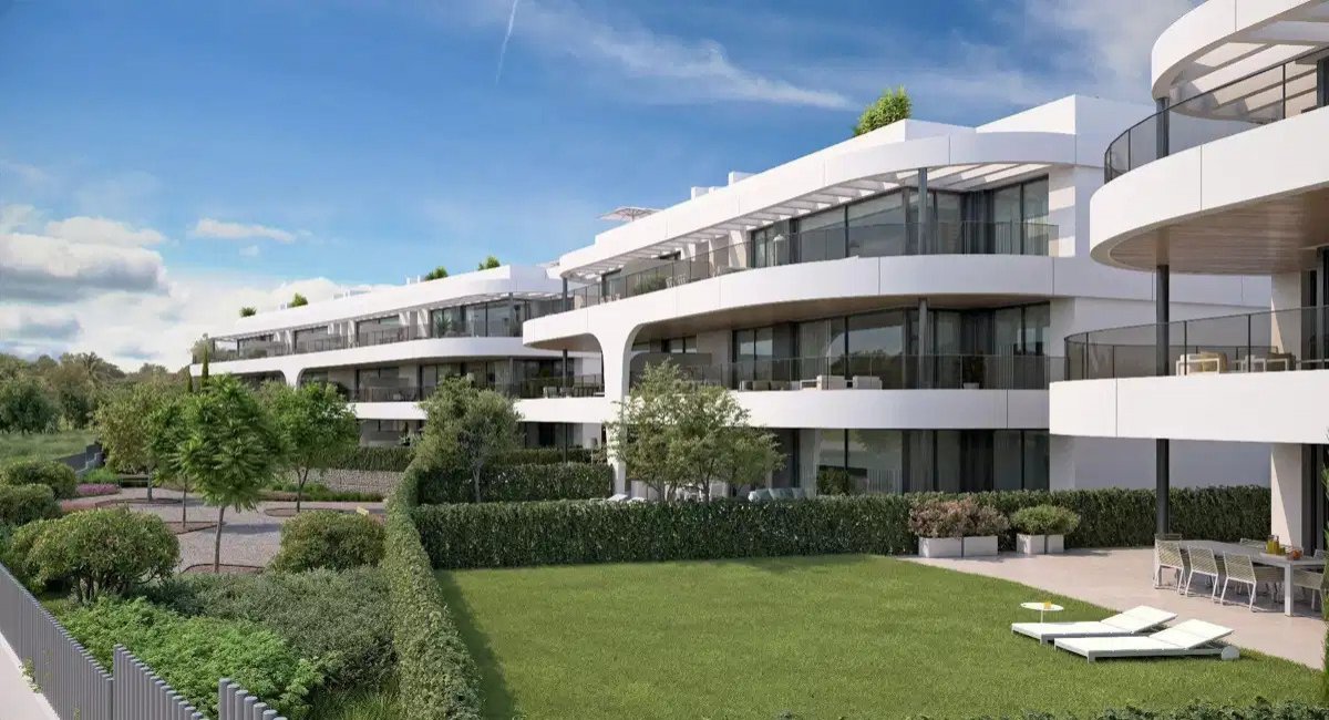 3-Zimmer, 2-Bad-Penthouse in Atalaya Golf mit Panoramablick und luxuriösen Annehmlichkeiten
