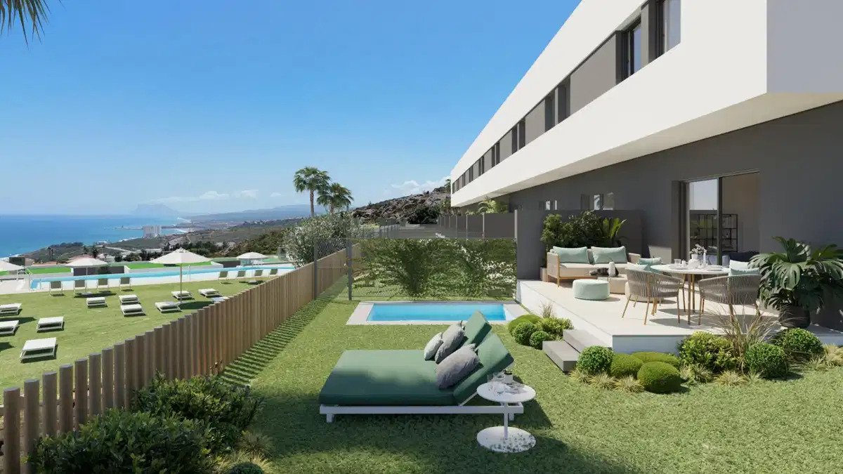 3-Zimmer-Reihenhaus mit 2 Badezimmern, Panoramablick auf das Meer und Resort-Annehmlichkeiten in Manilva