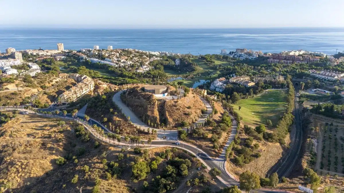 2-Zimmer, 2-Bad Wohnung im Erdgeschoss mit Golf- und Meerblick in Benalmádena