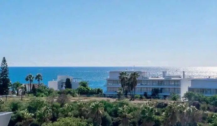 3-Zimmer, 2-Bad Wohnung im Erdgeschoss mit Meerblick in Estepona