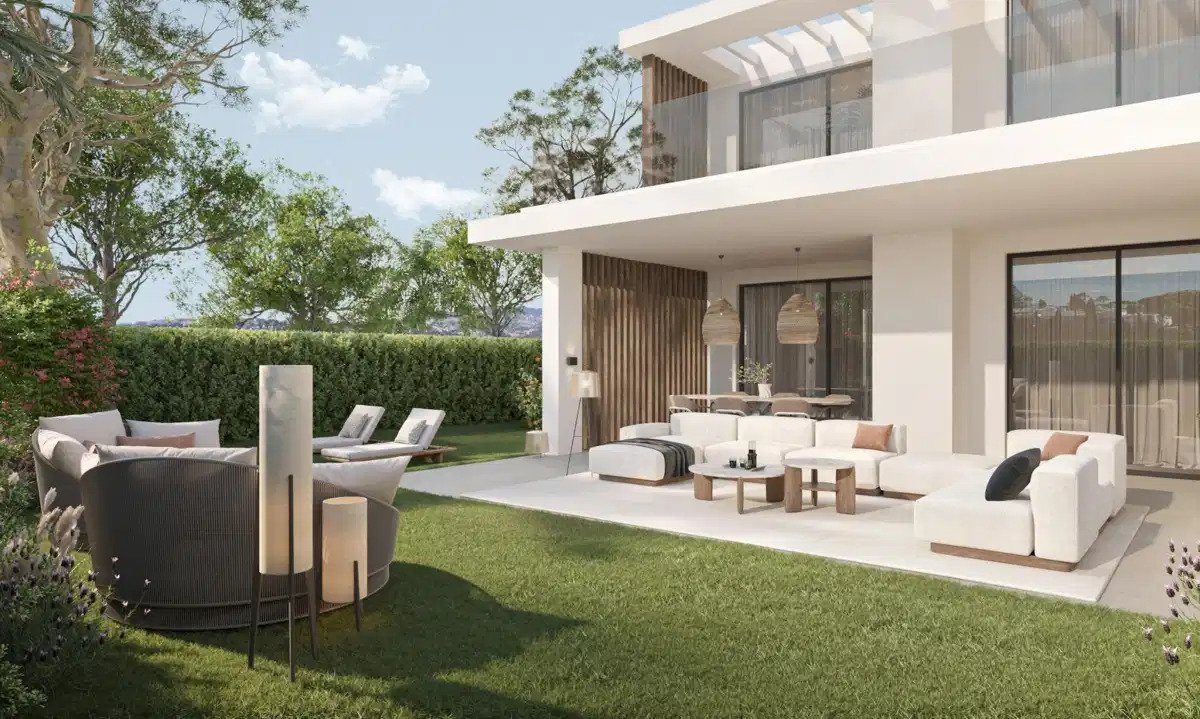 4-Zimmer, 4-Bad-Penthouse mit Panoramablick auf das Meer und luxuriösen Annehmlichkeiten in der Nähe von Estepona