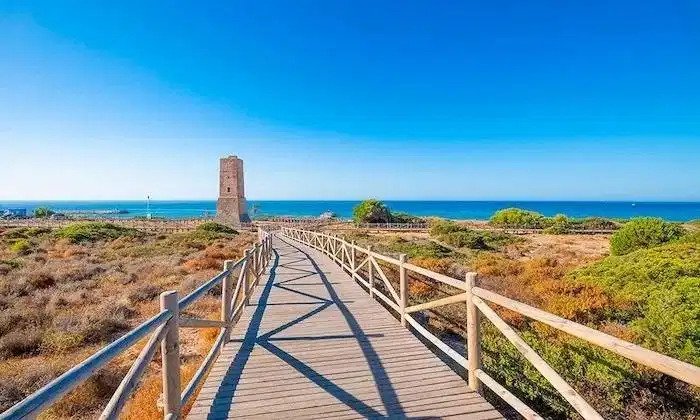 3-Zimmer, 2-Bad Wohnung im Erdgeschoss mit Panoramablick auf das Meer in Cabopino
