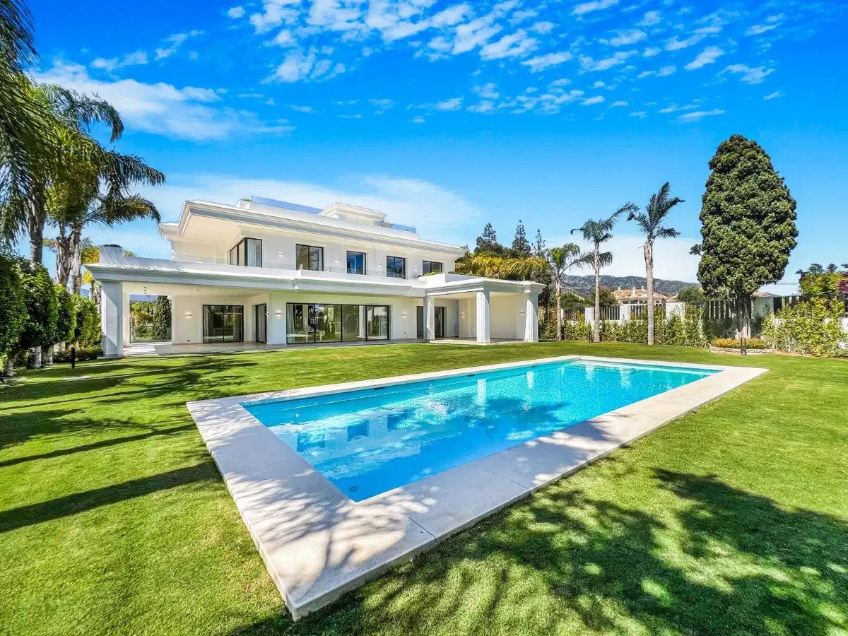 6-Schlafzimmer, 6-Badezimmer Luxusvilla in Lomas de Marbella Club mit Panoramablick auf das Meer