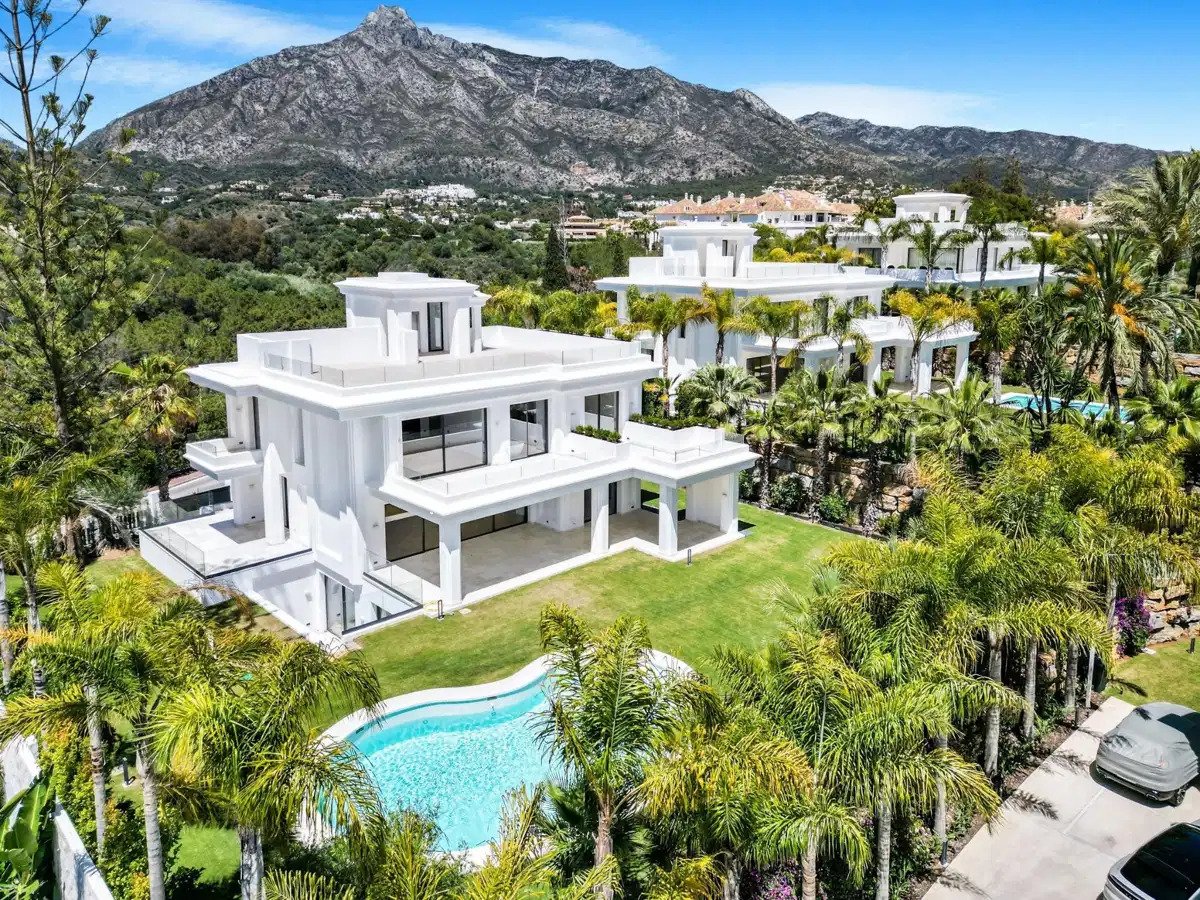 6-Schlafzimmer, 6-Badezimmer Luxusvilla in Lomas de Marbella Club mit Panoramablick auf das Meer