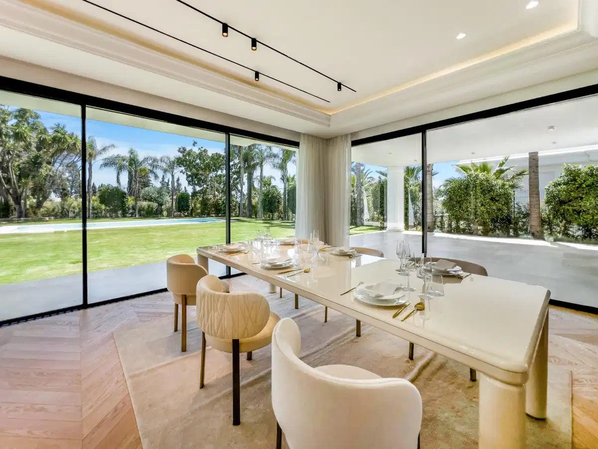 6-Schlafzimmer, 6-Badezimmer Luxusvilla in Lomas de Marbella Club mit Panoramablick auf das Meer