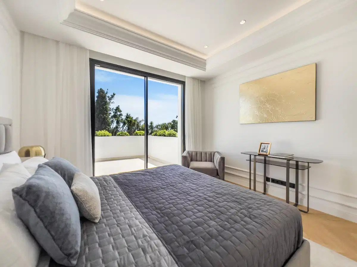 6-Schlafzimmer, 6-Badezimmer Luxusvilla in Lomas de Marbella Club mit Panoramablick auf das Meer