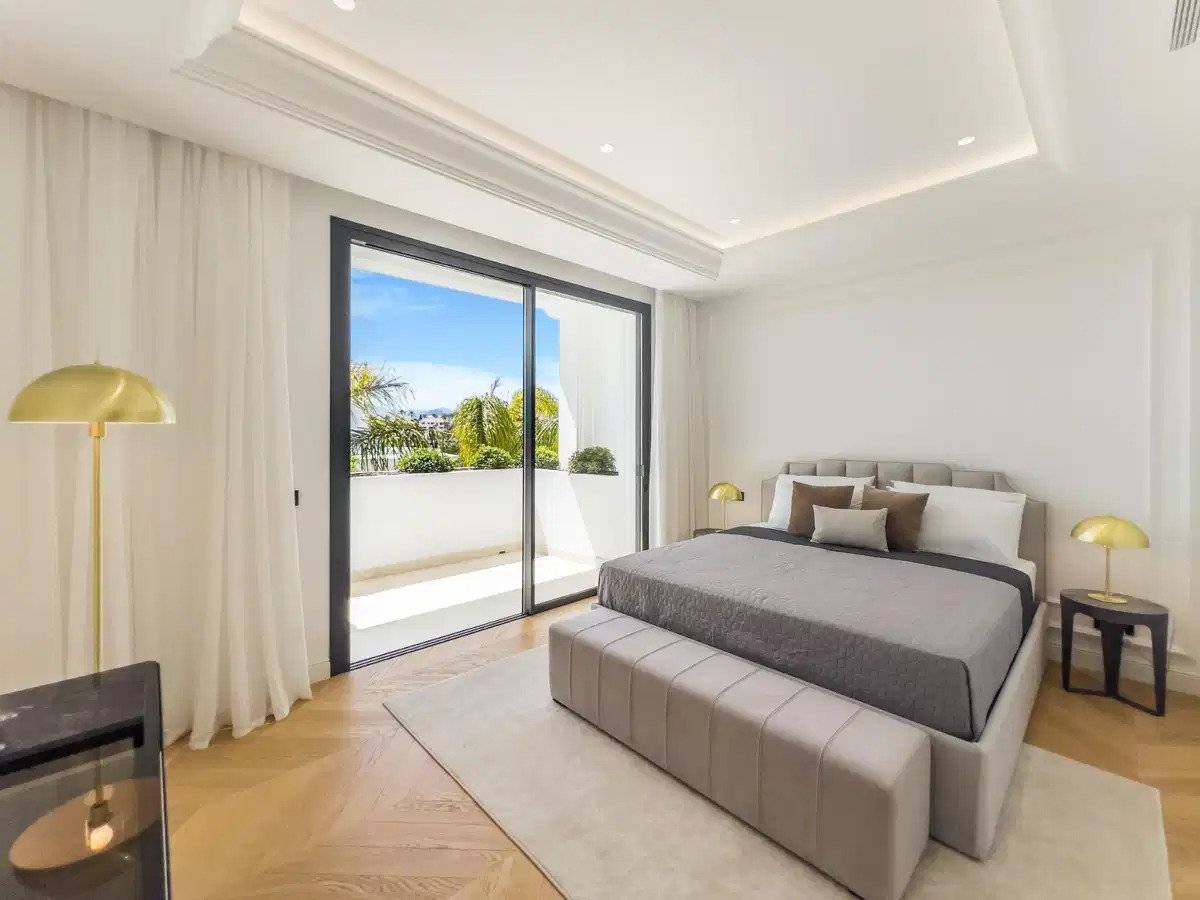 6-Schlafzimmer, 6-Badezimmer Luxusvilla in Lomas de Marbella Club mit Panoramablick auf das Meer