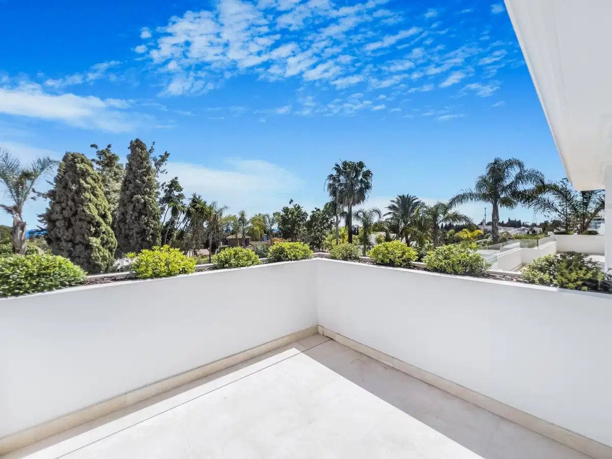 6-Schlafzimmer, 6-Badezimmer Luxusvilla in Lomas de Marbella Club mit Panoramablick auf das Meer