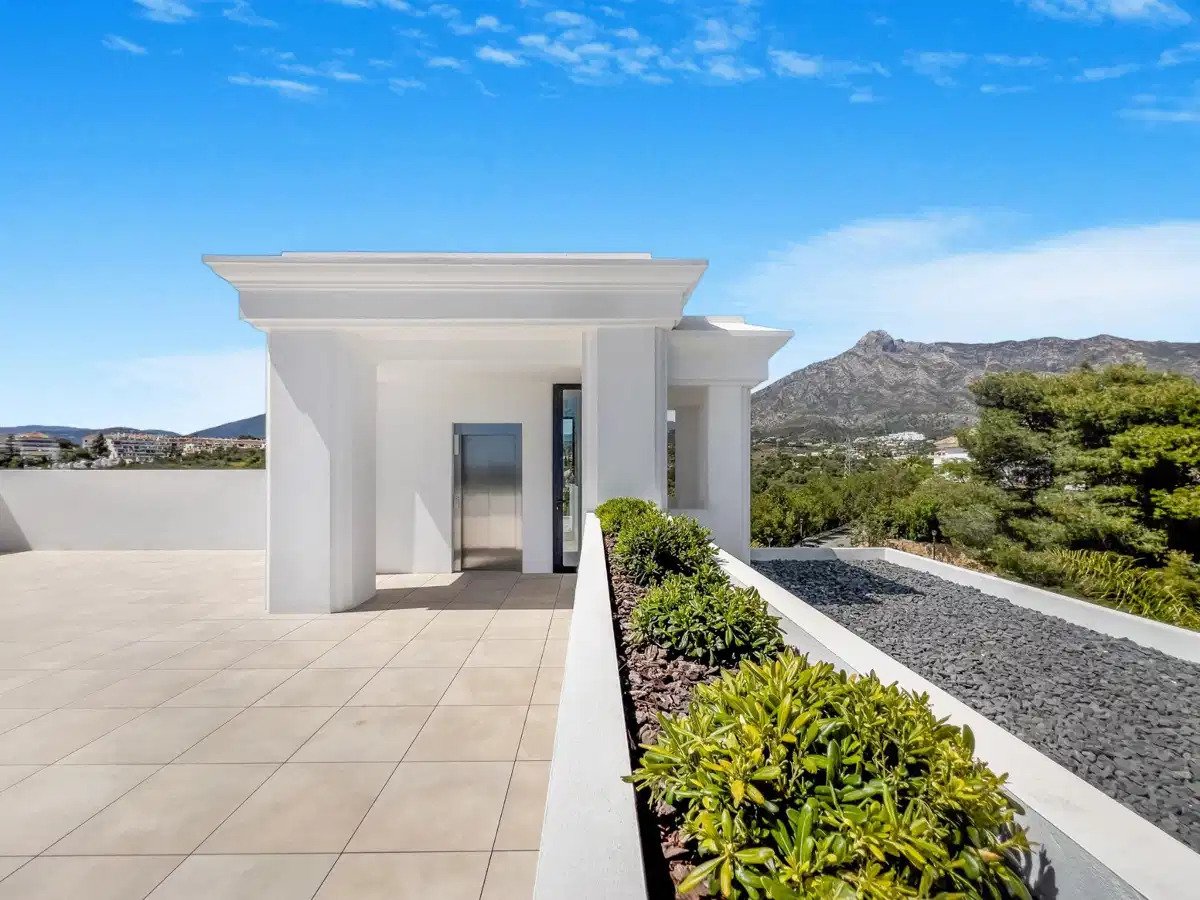 6-Schlafzimmer, 6-Badezimmer Luxusvilla in Lomas de Marbella Club mit Panoramablick auf das Meer