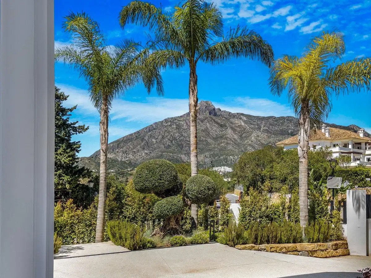 6-Schlafzimmer, 6-Badezimmer Luxusvilla in Lomas de Marbella Club mit Panoramablick auf das Meer