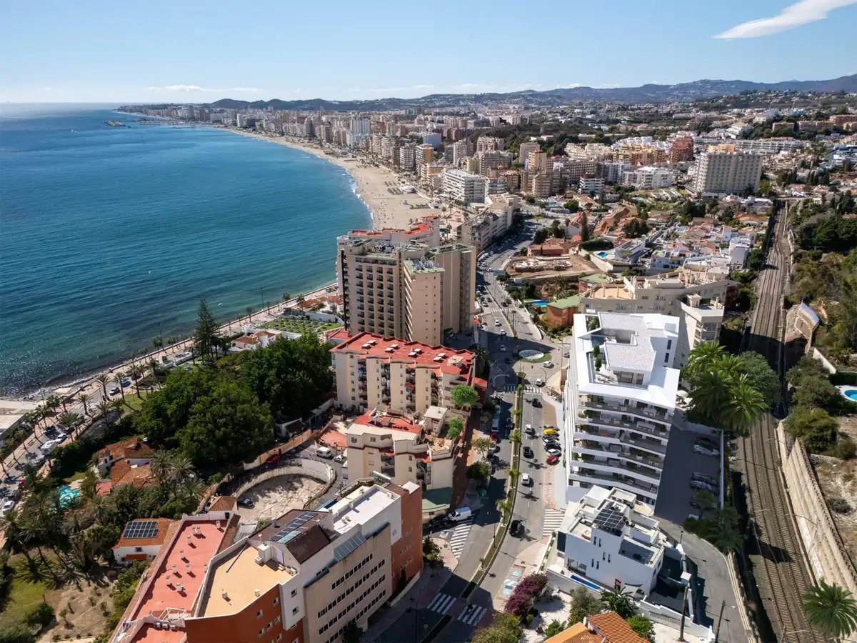 3-Zimmer, 2-Bad-Penthouse mit Panoramablick auf das Meer in Carvajal, Fuengirola