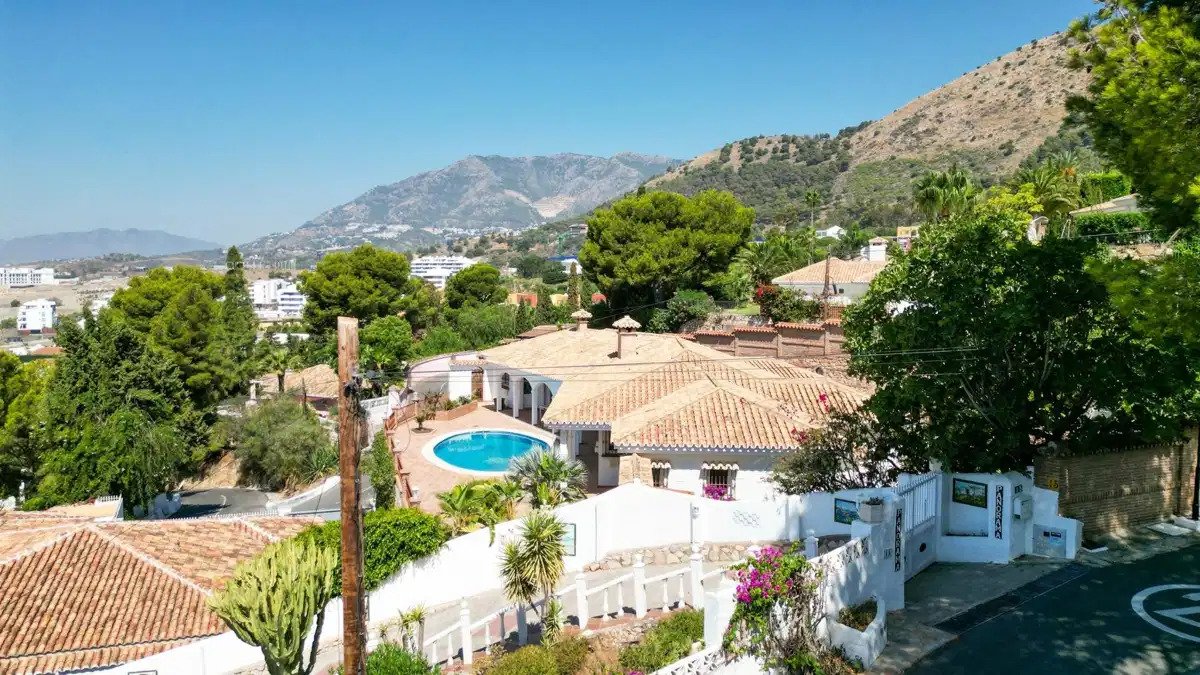4-Schlafzimmer, 4-Badezimmer luxuriöse Villa mit Panoramablick auf Meer und Berge in La Capellanía, Benalmádena