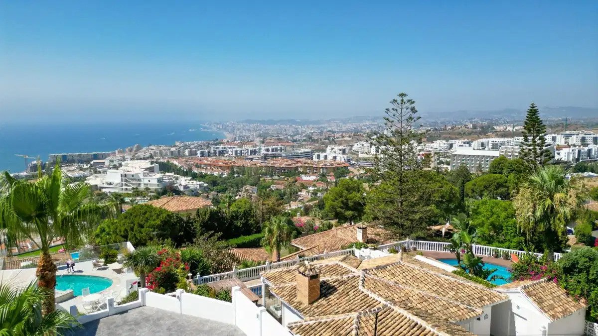 4-Schlafzimmer, 4-Badezimmer luxuriöse Villa mit Panoramablick auf Meer und Berge in La Capellanía, Benalmádena