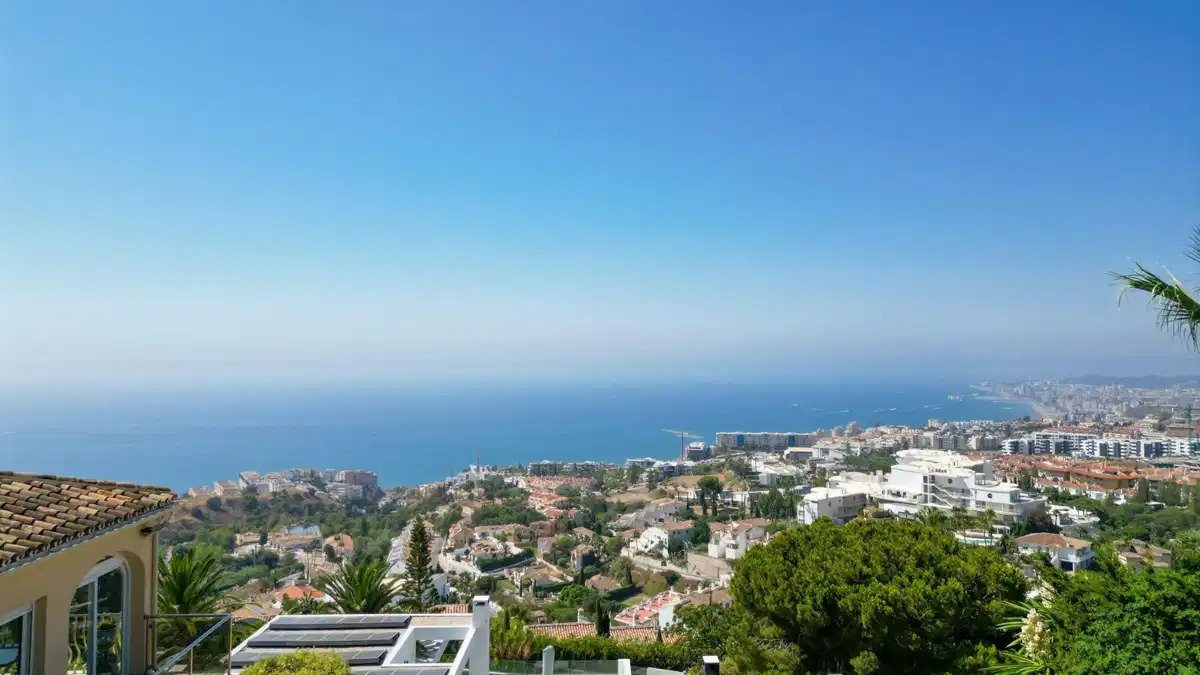 4-Schlafzimmer, 4-Badezimmer luxuriöse Villa mit Panoramablick auf Meer und Berge in La Capellanía, Benalmádena