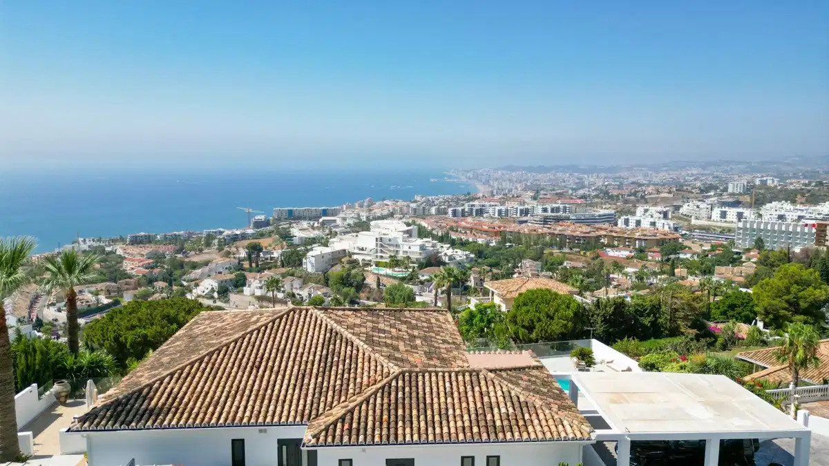 4-Schlafzimmer, 4-Badezimmer luxuriöse Villa mit Panoramablick auf Meer und Berge in La Capellanía, Benalmádena