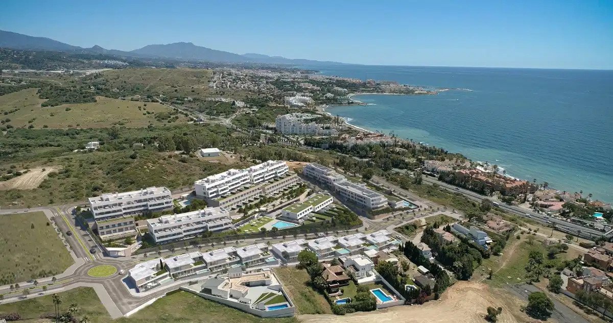 4-Zimmer, 4-Bad Villa mit Meerblick und privatem Pool in Estepona