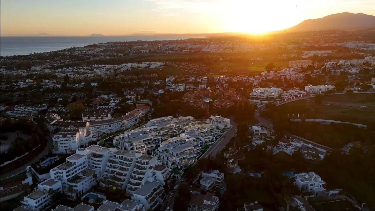 2-Zimmer, 2-Bad Duplex-Penthouse mit Panoramablick auf Meer und Berge in Nueva Andalucía, Marbella