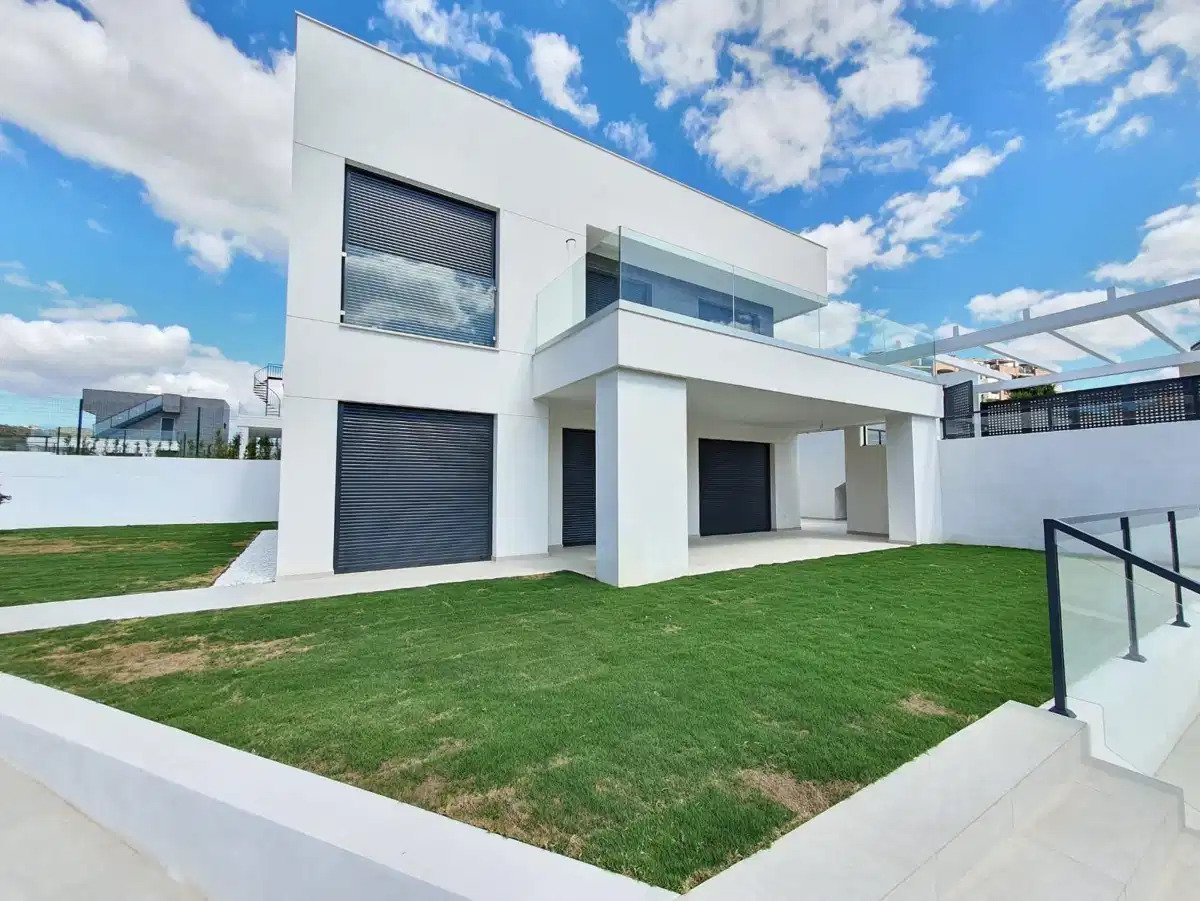 4-Zimmer, 3-Bad Modern Villa mit privatem Pool und Garten in La Duquesa, Manilva