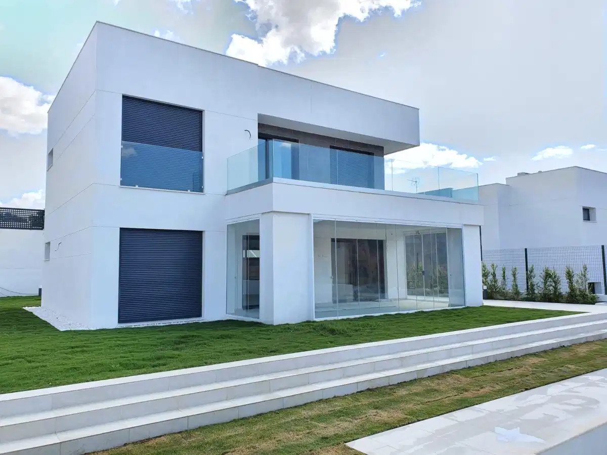 4-Zimmer, 3-Bad Modern Villa mit privatem Pool und Garten in La Duquesa, Manilva