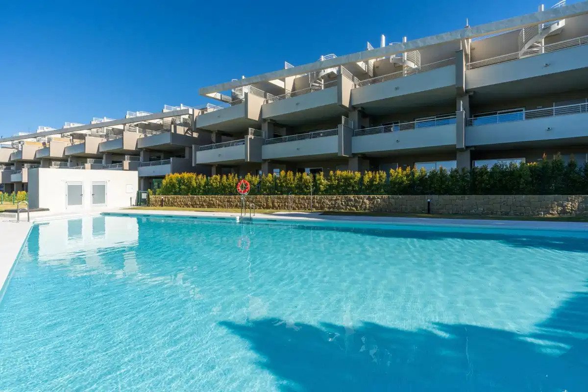 2-Zimmer, 2-Bad, Erdgeschosswohnung mit Panoramablick auf den Golfplatz in Estepona Golf