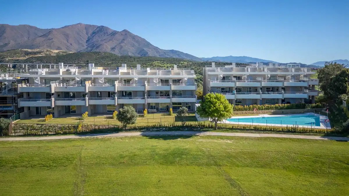 2-Zimmer, 2-Bad, Erdgeschosswohnung mit Panoramablick auf den Golfplatz in Estepona Golf