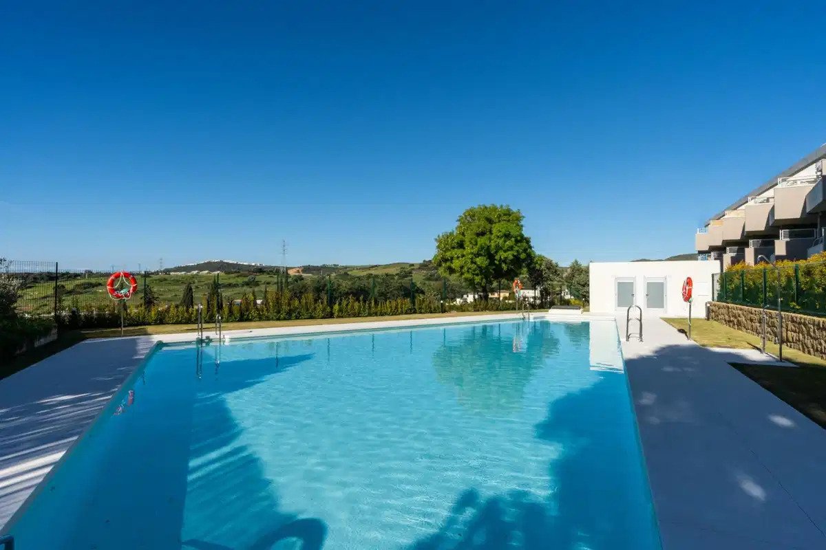 2-Zimmer, 2-Bad, Erdgeschosswohnung mit Panoramablick auf den Golfplatz in Estepona Golf