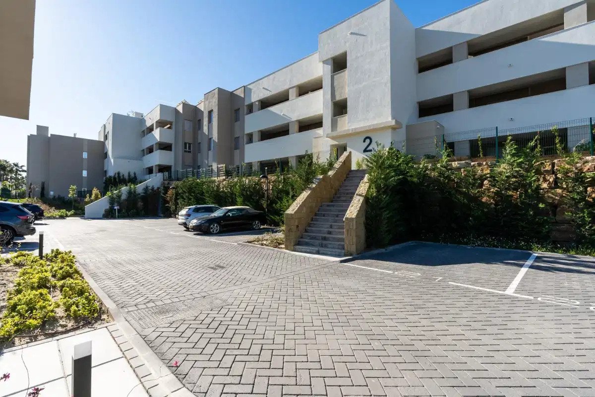 2-Zimmer, 2-Bad, Erdgeschosswohnung mit Panoramablick auf den Golfplatz in Estepona Golf
