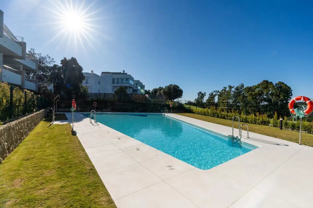 2-Zimmer, 2-Bad, Erdgeschosswohnung mit Panoramablick auf den Golfplatz in Estepona Golf