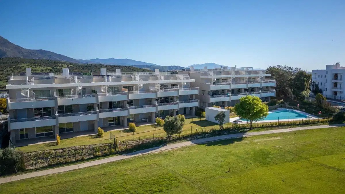 2-Zimmer, 2-Bad, Erdgeschosswohnung mit Panoramablick auf den Golfplatz in Estepona Golf