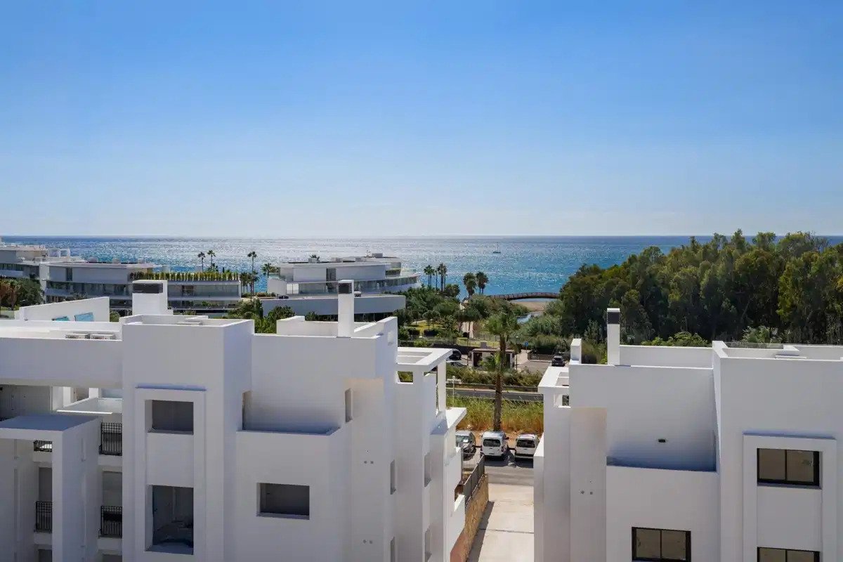 3-Zimmer, 2-Bad-Penthouse mit großzügigen Terrassen in der Nähe des Arroyo Vaquero Strandes, Estepona