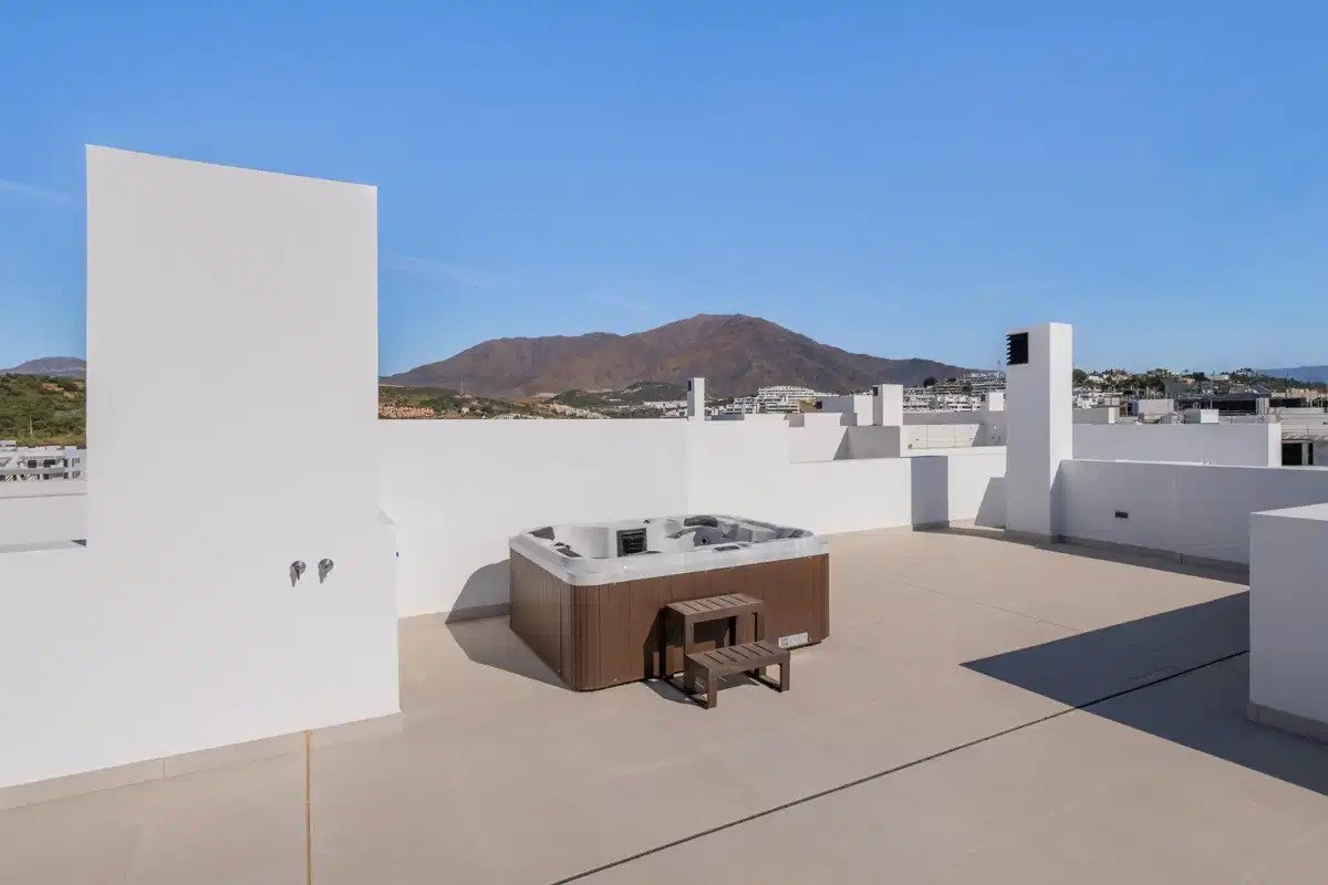 3-Zimmer, 2-Bad-Penthouse mit großzügigen Terrassen in der Nähe des Arroyo Vaquero Strandes, Estepona