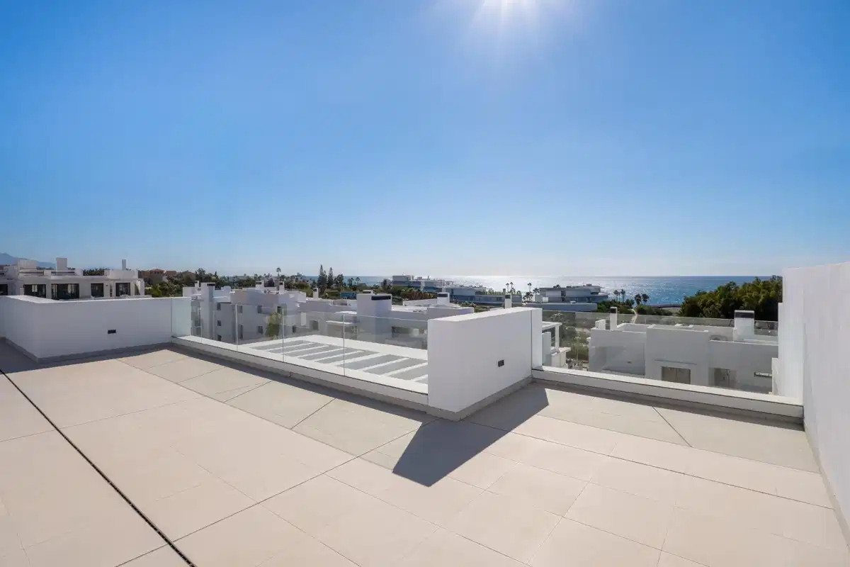 3-Zimmer, 2-Bad-Penthouse mit großzügigen Terrassen in der Nähe des Arroyo Vaquero Strandes, Estepona