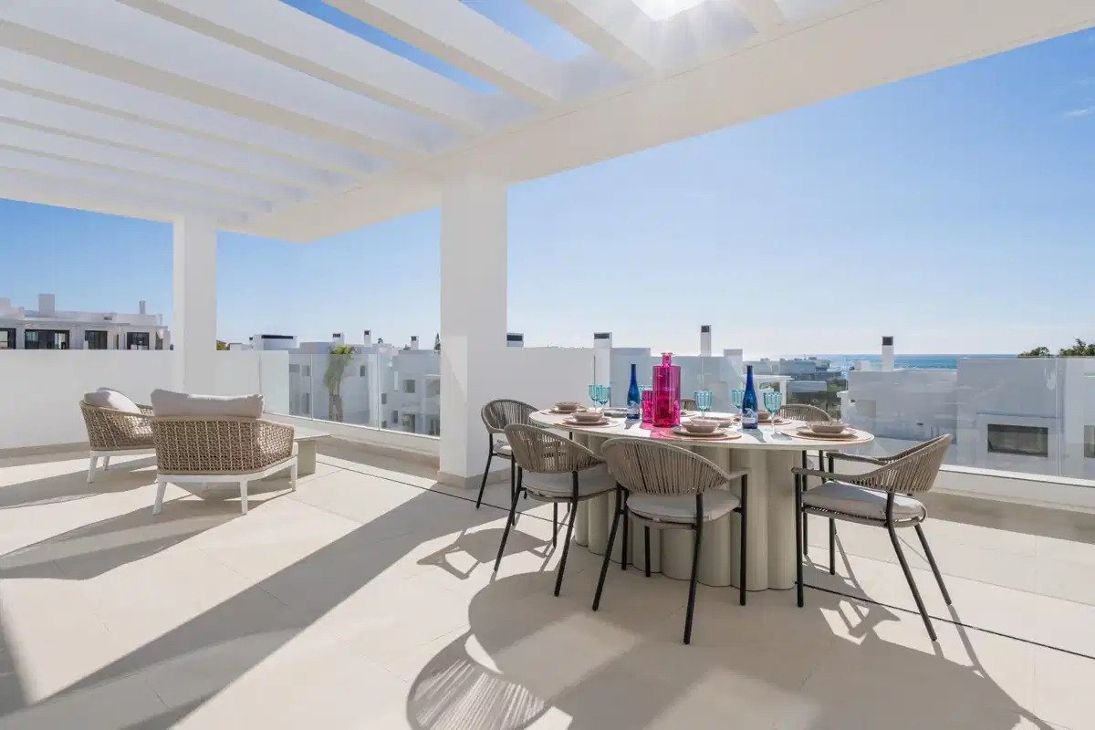 3-Zimmer, 2-Bad-Penthouse mit großzügigen Terrassen in der Nähe des Arroyo Vaquero Strandes, Estepona