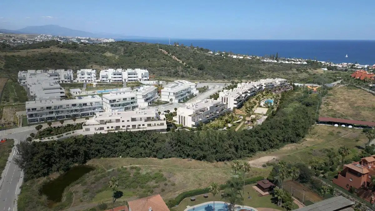 2-Zimmer, 2-Bad Wohnung im Erdgeschoss mit Spa, Fitnessraum und Meerblick in Estepona